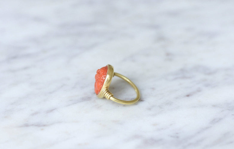 Bague 50 Bague camée corail style antique en or jaune 18k 58 Facettes