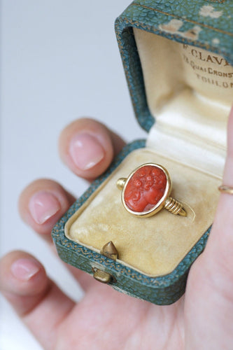 Bague 50 Bague camée corail style antique en or jaune 18k 58 Facettes
