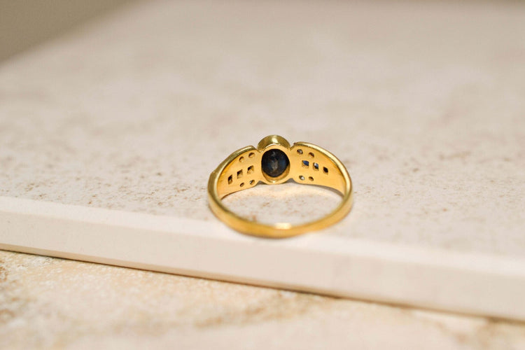 Bague 49.5 Bague bandeau Art Déco en or jaune 18 carats et saphirs, diamants 58 Facettes 3682