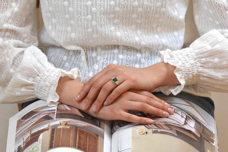 Bague 55 Bague vintage en platine avec émeraude 2,65 ct et diamants 58 Facettes 26487-26573