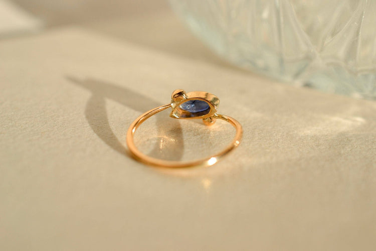Bague 50 Bague taille navette en or jaune 18 carats et saphir 58 Facettes 3779