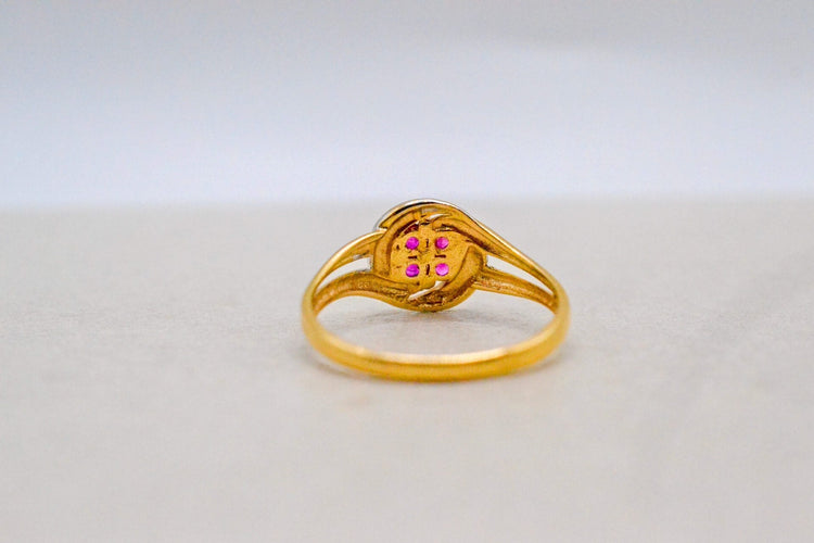Bague 53 Bague tourbillon à volutes en or jaune 18 carats et rubis 58 Facettes 3873