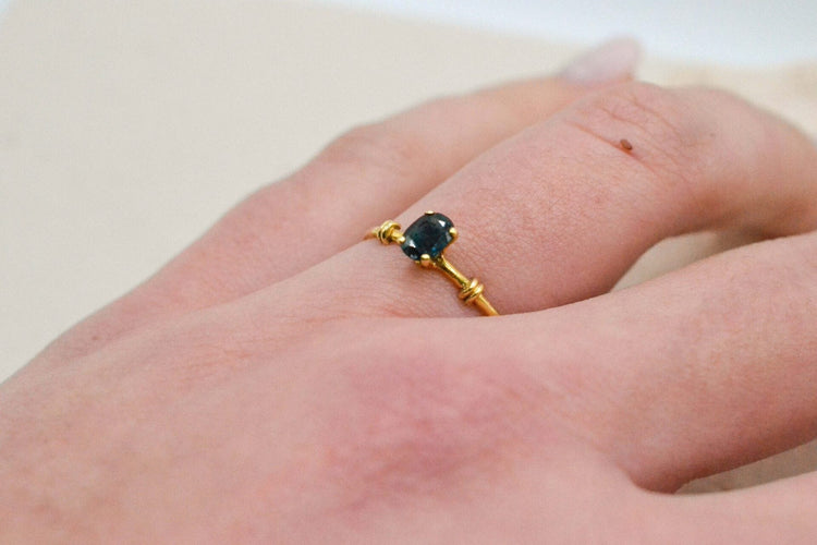 Bague 54 Bague solitaire en or jaune 18 carats et saphir 58 Facettes 3811