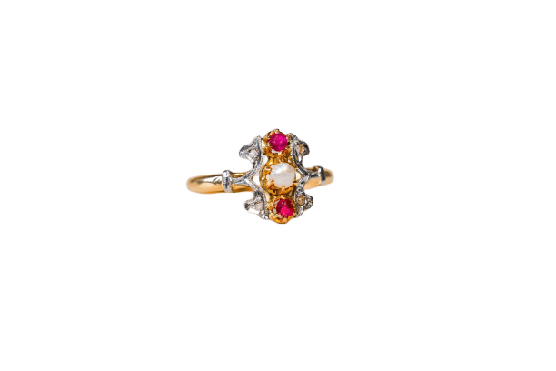Bague 53.5 Bague fleuron en or jaune et or blanc, rubis, diamants et demi-perle 58 Facettes 3735