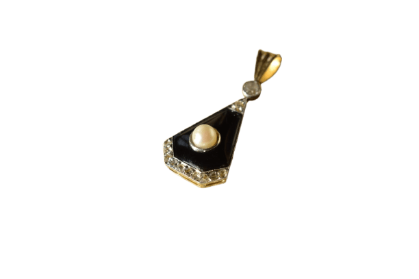 Pendentif Pendentif poire en or jaune 18k, platine, onyx, perle et diamants 58 Facettes 3761