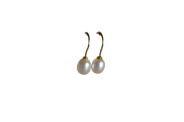 Boucles d'oreilles Pendants d'oreilles à perles d’eau douce ovales en or jaune 18 carats 58 Facettes 3686