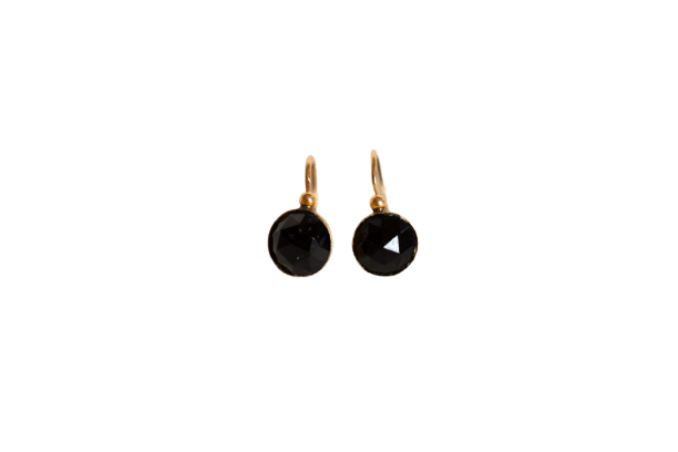 Boucles d'oreilles Boucles d’oreilles dormeuses en or jaune 18 carats et cristaux facettés 58 Facettes Ref3129