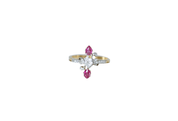 Bague 54 Bague Toi et Moi Belle Époque en or jaune 18k, platine, rubis et diamants 58 Facettes