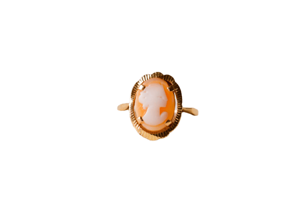 Bague 59 Bague camée striée en or jaune 18 carats et camée coquillage 58 Facettes Ref3116