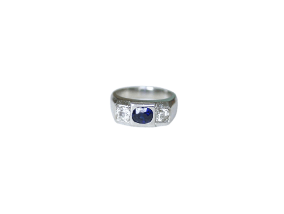 Bague 47 Bague chevalière Art Déco en platine et saphir non chauffé, diamants 58 Facettes