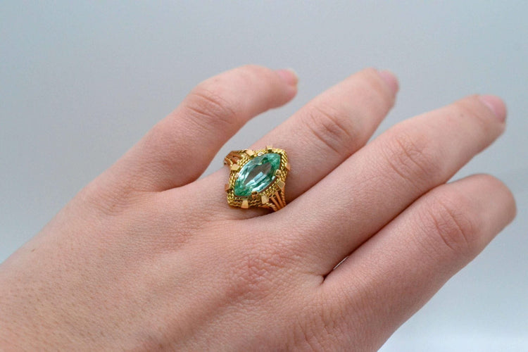 Bague 54 Bague marquise en or jaune 18 carats à spinelle synthétique navette 58 Facettes 3878