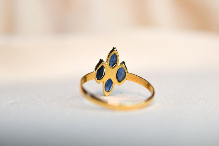Bague 56 Bague - Bague saphirs taille navette en or jaune 18 carats 58 Facettes 3765