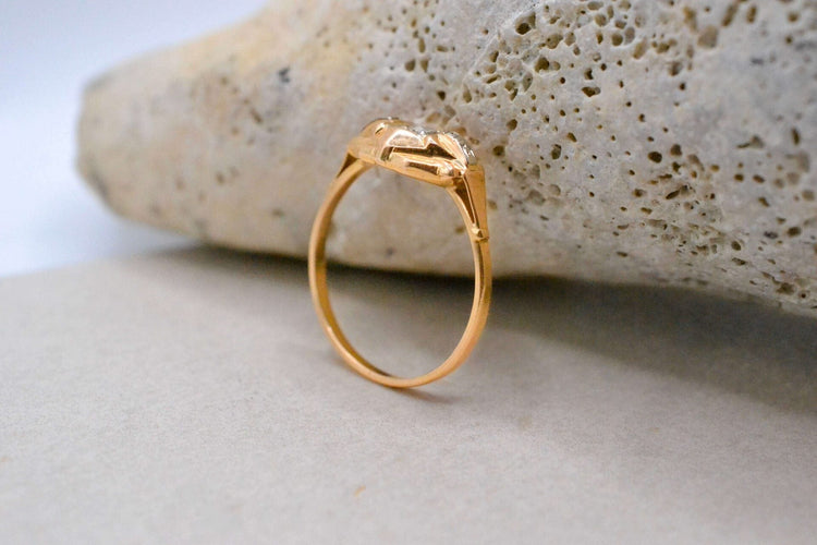 Bague 56 Bague Art Déco en or jaune et blanc 18 carats et diamant 58 Facettes 3830