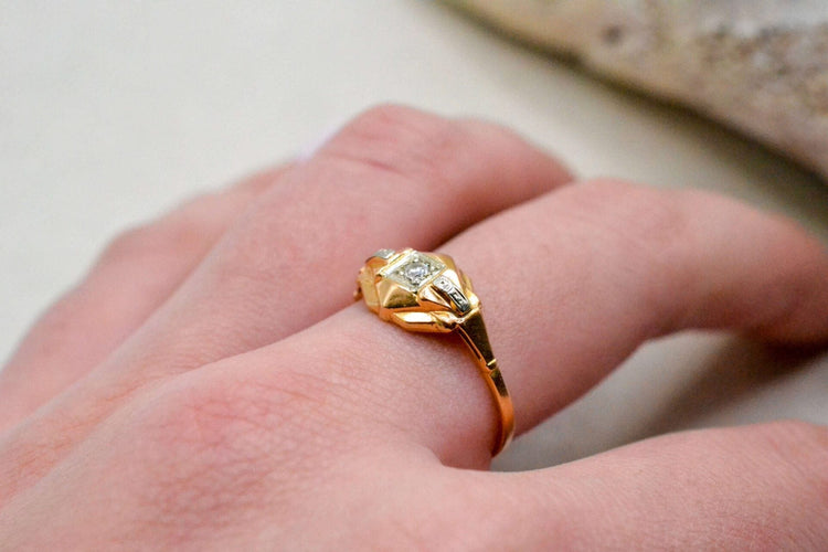 Bague 56 Bague Art Déco en or jaune et blanc 18 carats et diamant 58 Facettes 3830