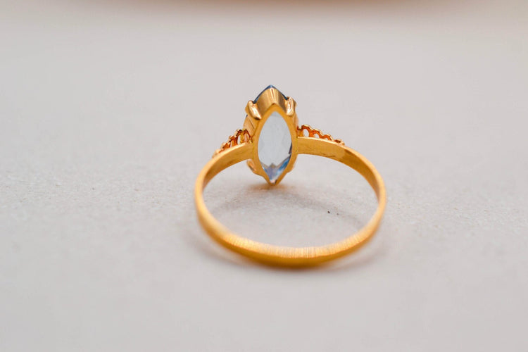 Bague 55 Bague navette en or jaune 18 carats et spinelle synthétique Verneuil 58 Facettes 3865