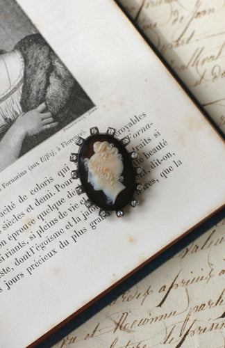 Broche Broche camée en onyx en or rose et diamants 58 Facettes