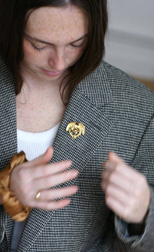 Broche Broche chimère ancienne en or jaune 18k et diamant taille coussin 58 Facettes