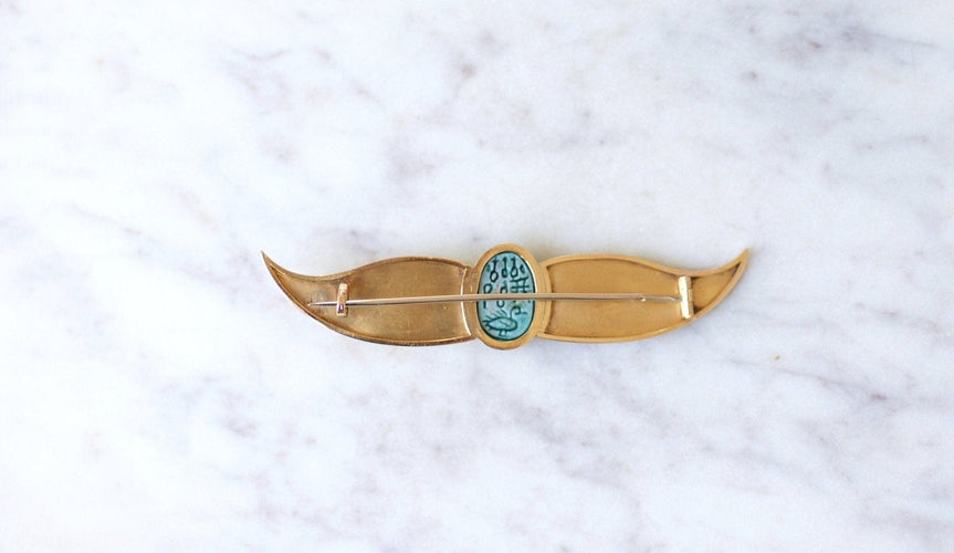Broche Broche Égyptomanie scarabée amulette en or jaune 18 kt 58 Facettes