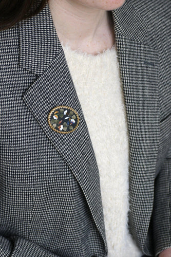 Broche Broche fleur pietra dura en or jaune 18kt et pierres dures 58 Facettes