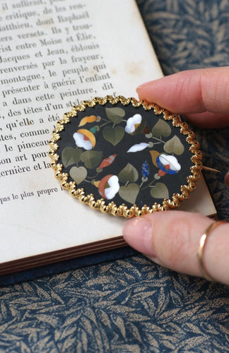 Broche Broche fleur pietra dura en or jaune 18kt et pierres dures 58 Facettes