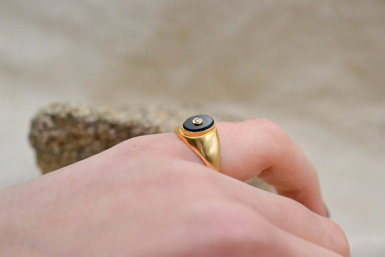 Bague 51.5 Bague chevalière jonc en or jaune 18 carats et onyx, diamant 58 Facettes 3869