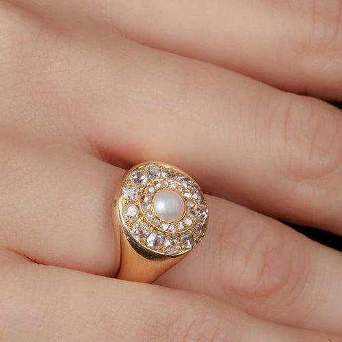 Bague 50 Chevalière en or jaune 18 carats, perle fine et diamants 58 Facettes OC-61E00515