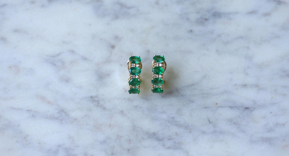 Boucles d'oreilles Boucles d’oreilles demi-créoles en or jaune 18k et diamants, émeraudes 58 Facettes