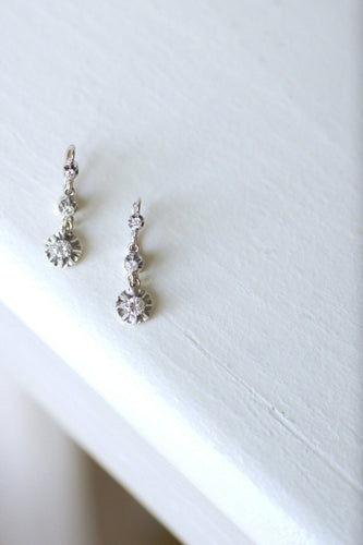 Boucles d'oreilles Boucles d’oreilles dormeuses Art Déco en or blanc 18k et diamants 58 Facettes