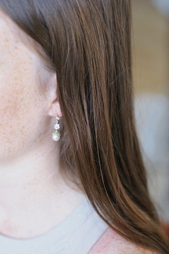Boucles d'oreilles Boucles d’oreilles dormeuses Art Déco en or jaune et diamants 58 Facettes