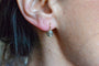 Boucles d'oreilles Dormeuses rondes en or jaune et blanc 18 carats avec perles 58 Facettes 3816
