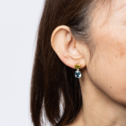 Boucles d'oreilles Boucles d'oreilles pendantes en or 18k, péridot, topaze bleue et diamants 58 Facettes G13657
