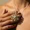 Pendentif Pendentif vintage en or jaune 14K avec perles et lapis-lazuli 58 Facettes 1945