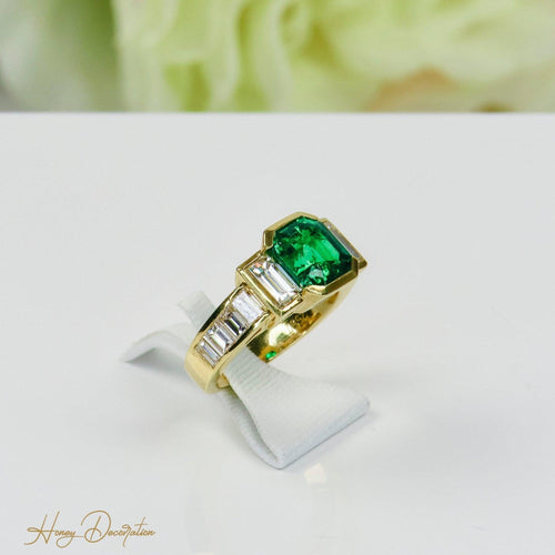 Bague 54 Bague - Or jaune 18 carats avec émeraudes et diamants 58 Facettes 1707