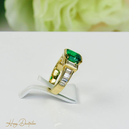 Bague 54 Bague - Or jaune 18 carats avec émeraudes et diamants 58 Facettes 1707