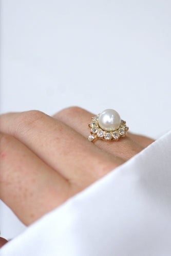 Bague 50 Bague marguerite ancienne en or jaune 18kt, diamants et perle fine 58 Facettes
