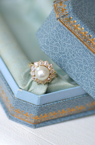 Bague 50 Bague marguerite ancienne en or jaune 18kt, diamants et perle fine 58 Facettes