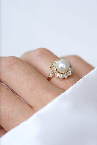 Bague 50 Bague marguerite ancienne en or jaune 18kt, diamants et perle fine 58 Facettes
