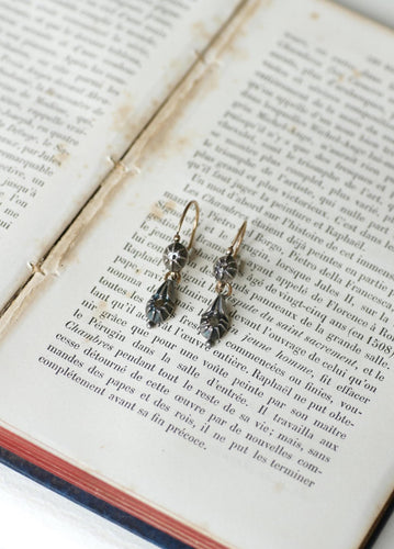 Boucles d'oreilles Boucles d'oreilles dormeuses anciennes en or jaune 18kt, argent et diamants 58 Facettes