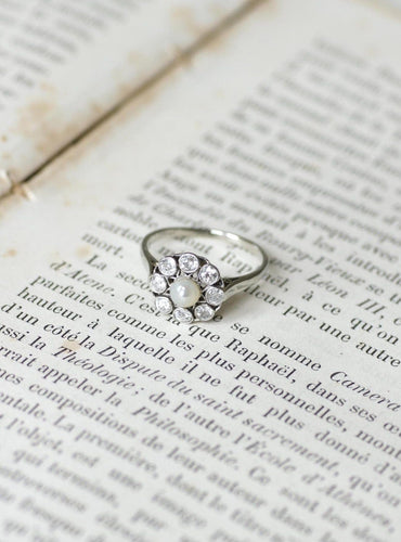 Bague 55.5 Bague marguerite Art Déco en or blanc 18k, perle bouton et diamants 58 Facettes