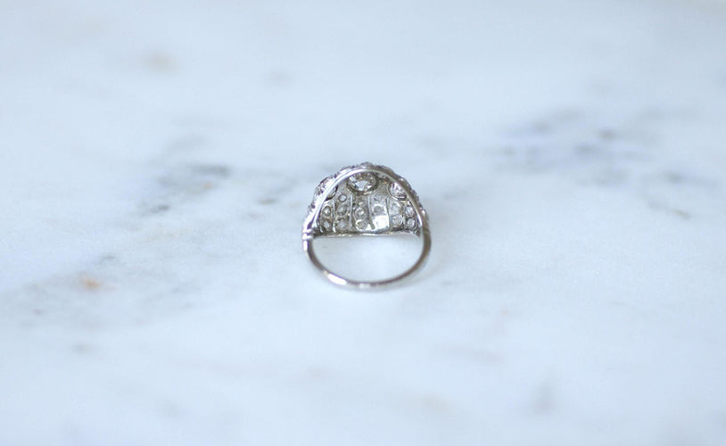 Bague 51.5 Bague dôme Art déco en platine et diamants 1,30 ct 58 Facettes