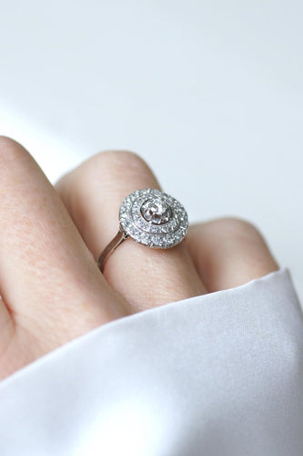 Bague 54 Bague cible Art déco double entourage en or blanc 18k, platine et diamants 58 Facettes