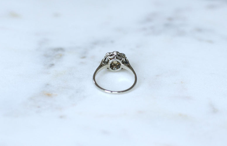 Bague 55.5 Bague marguerite Art Déco en or blanc 18k, perle bouton et diamants 58 Facettes
