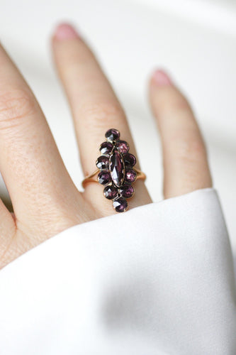 Bague 55 Bague marquise en or rose 18kt et grenats sur paillon 58 Facettes