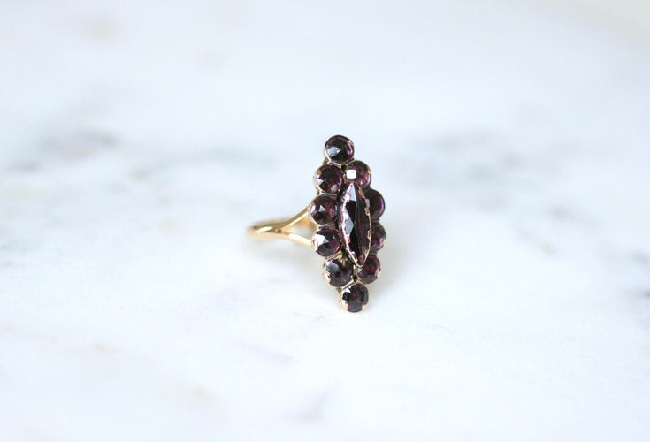 Bague 55 Bague marquise en or rose 18kt et grenats sur paillon 58 Facettes