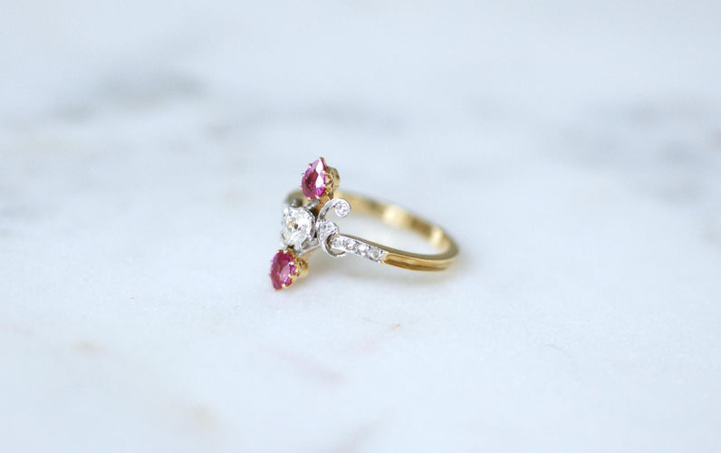 Bague 54 Bague Toi et Moi Belle Époque en or jaune 18k, platine, rubis et diamants 58 Facettes