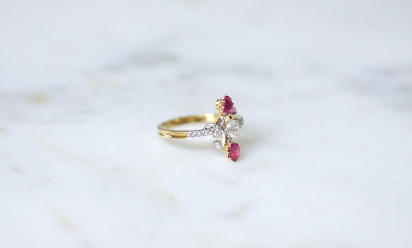 Bague 54 Bague Toi et Moi Belle Époque en or jaune 18k, platine, rubis et diamants 58 Facettes