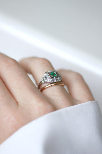 Bague 56 Bague Art Déco sertie d’une émeraude en platine et diamants 58 Facettes