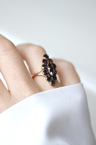 Bague 55 Bague marquise en or rose 18kt et grenats sur paillon 58 Facettes