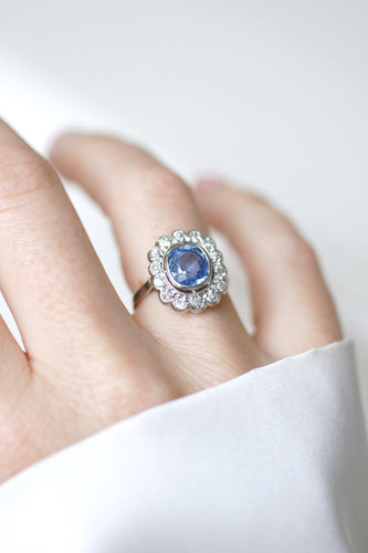 Bague 53 Bague - Bague de fiançailles marguerite en platine et saphir de Ceylan 58 Facettes