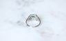 Bague 56 Bague Art Déco sertie d’une émeraude en platine et diamants 58 Facettes